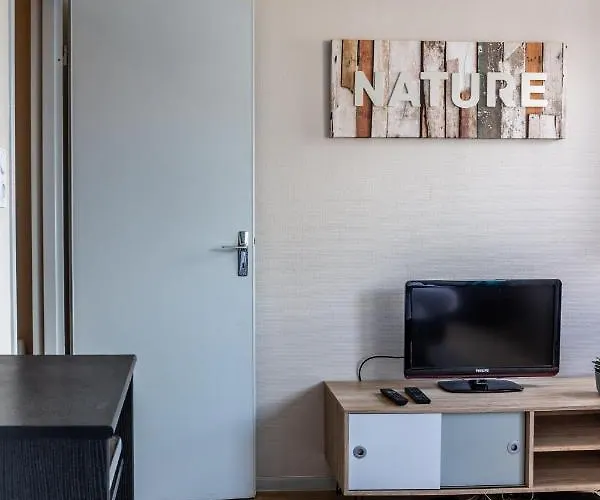 Apartment Le Debussy - Studio - Wifi Fibre- Centre Ville- Parking Tarbes